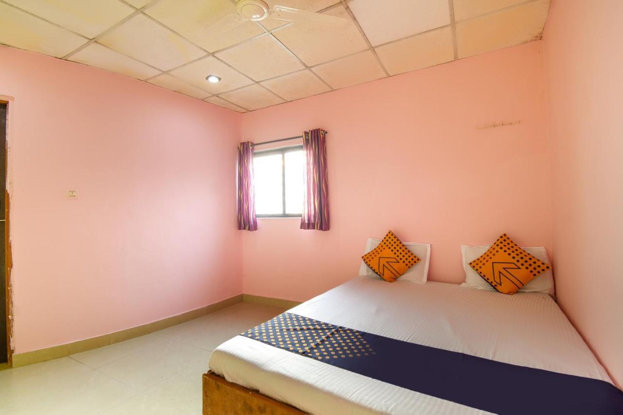 Spot On 65135 Hotel Suvarna Samrat Lodge Khamshet Exteriér fotografie