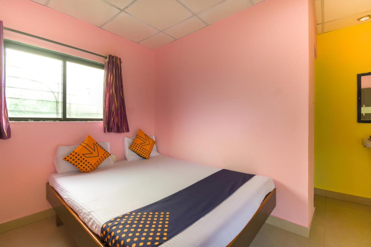 Spot On 65135 Hotel Suvarna Samrat Lodge Khamshet Exteriér fotografie